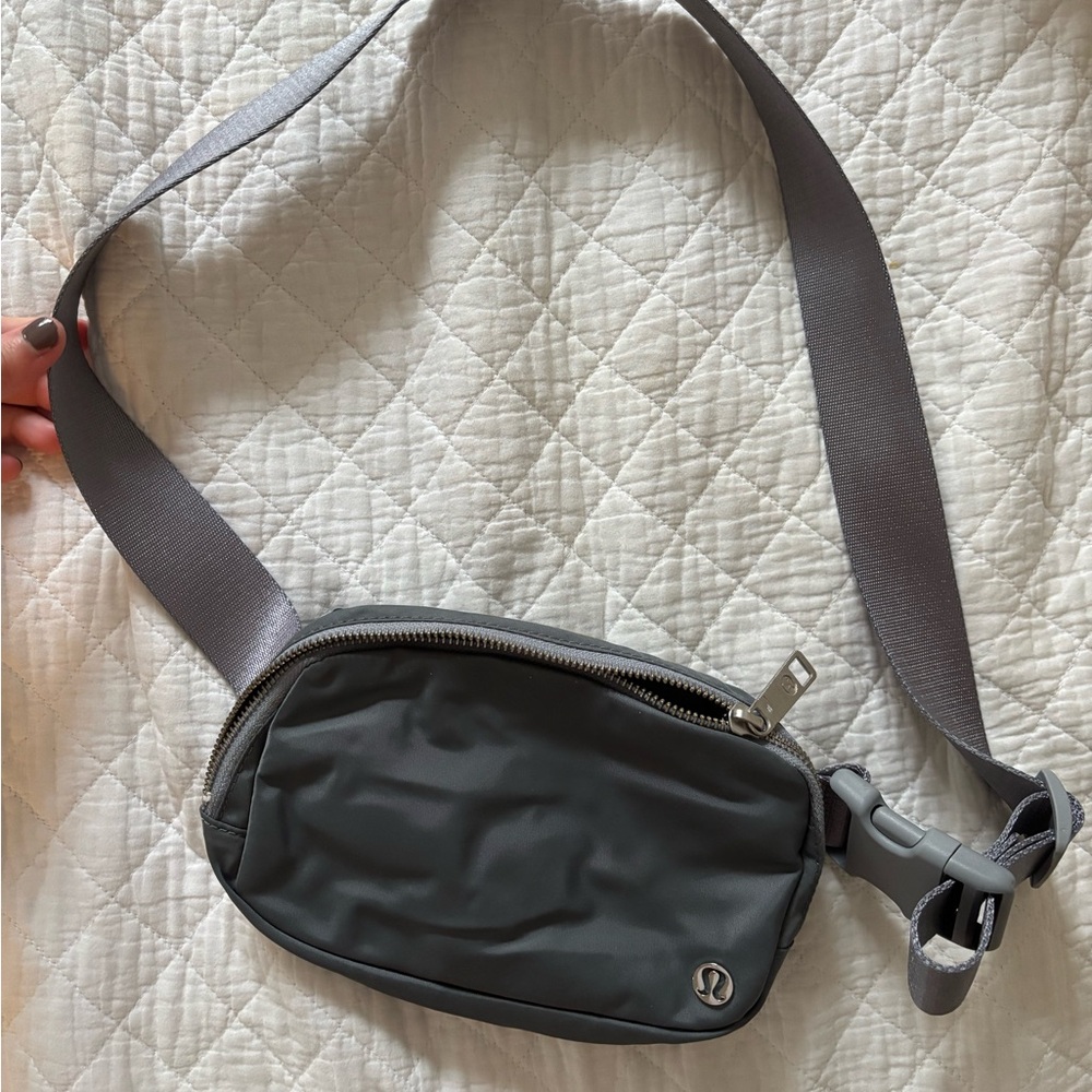 Lululemon belt bag in gray